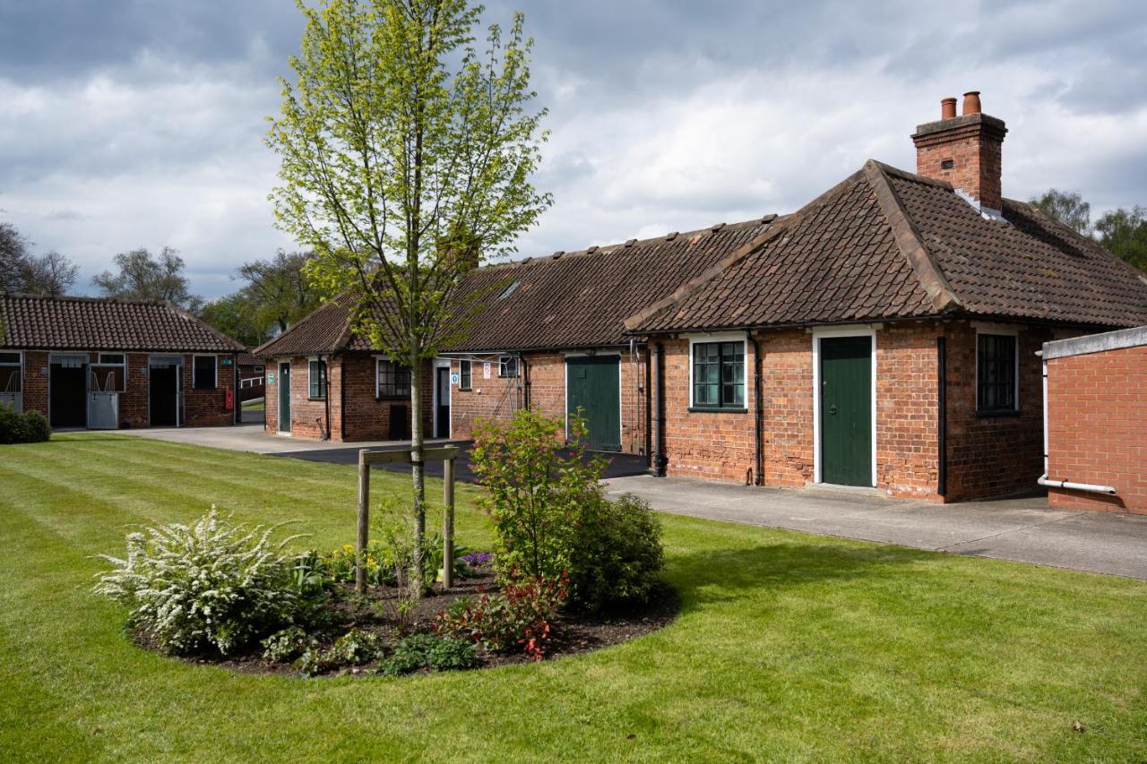 Stableside At York Racecourse Hotel Exterior photo