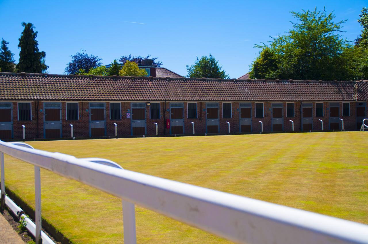 Stableside At York Racecourse Hotel Exterior photo